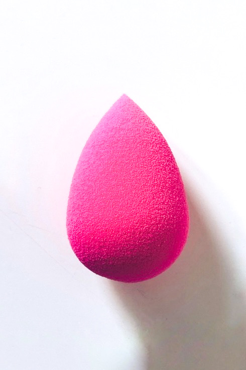 BEAUTY_BLENDER_ORIGINAL_single-1_pink_beautyblender_in_mini_canister_ BEAUTY BLENDER ORIGINAL single 1 pink beautyblender in mini canister